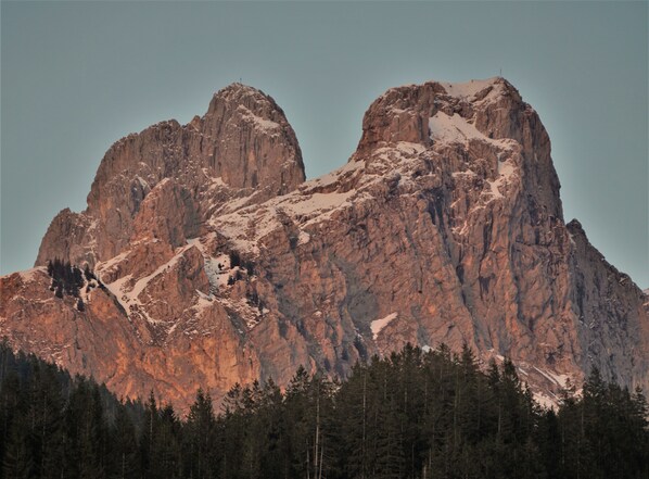 Unclassified image, 1 of 22, button