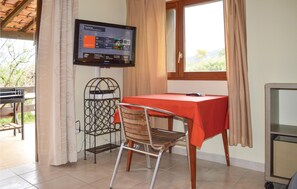 Interior - Awesome home in Calcatoggio (Calcatoggio)