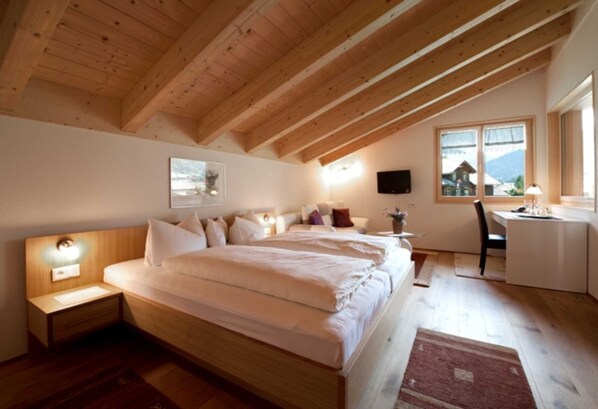 1 bedroom, in-room safe, WiFi, bed sheets