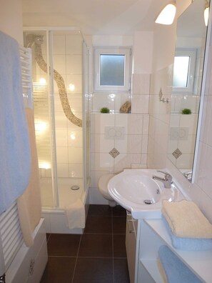 Unclassified image, 4 of 15, button