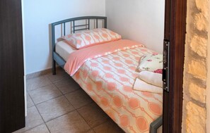 1 bedroom, free WiFi, bed sheets - Nice home in Zminj with WiFi (Zminj)