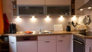 KĂŒhlschrank, Ofen, GeschirrspĂŒler, Gefrierschrank