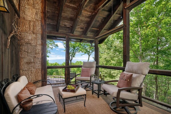 Terrace/patio - Gorgeous Mountain Home 10 min to Downtown Asheville - Couples Retreat (Asheville)