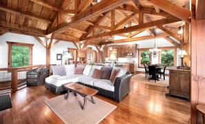 Smart TV, fireplace, DVD player, video library - Gorgeous Mountain Home 10 min to Downtown Asheville - Couples Retreat (Asheville)