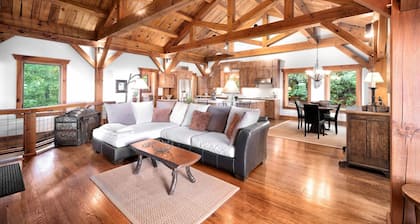 Gorgeous Mountain Home 10 min to Downtown Asheville - Couples Retreat