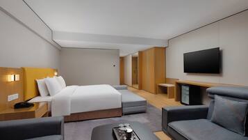 Suite (Additional Living Area) | In-room safe, desk, iron/ironing board, free cribs/infant beds