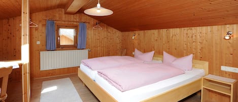 1 bedroom, desk, WiFi, bed sheets