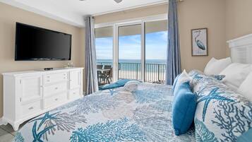 2 bedrooms, travel cot, WiFi, bed sheets