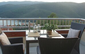 Outdoor dining - 1 bedroom cozy apartment in Rabac (Rabac)