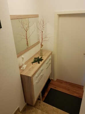 Interior - Very central apartment / 150m to gr. Plöner See / Fewo 5 / Boxspringb. 2x2,10m (Plön)