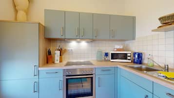 Refrigerador, microondas, horno y lavavajillas