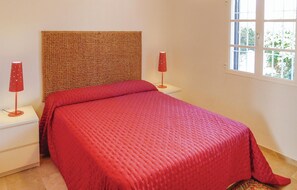 Travel crib, bed sheets