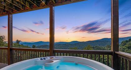 Nauti hyvää elämää vuorella! Hot tub on upeat näkymät! Sisältää Biltmore Passin!