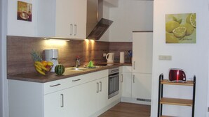 Fridge, oven, dishwasher, toaster - Garden Apartment 1 - Ferienhof Schmeling (Ahneby)