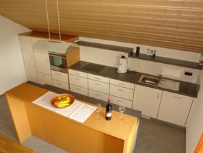 Refrigerador, horno y lavavajillas 