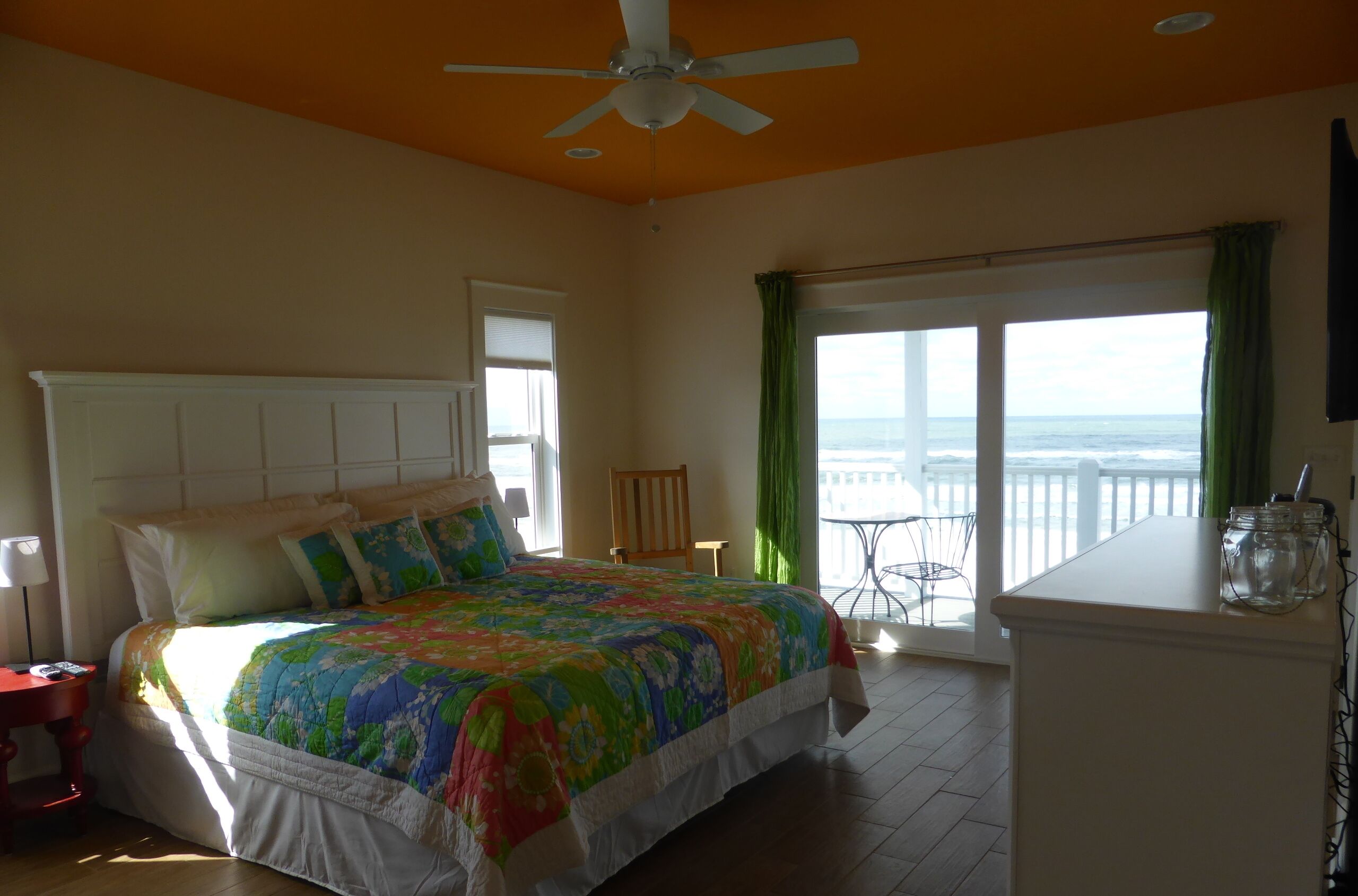 4 makuuhuonetta, ilmainen Wi-Fi, vuodevaatteet