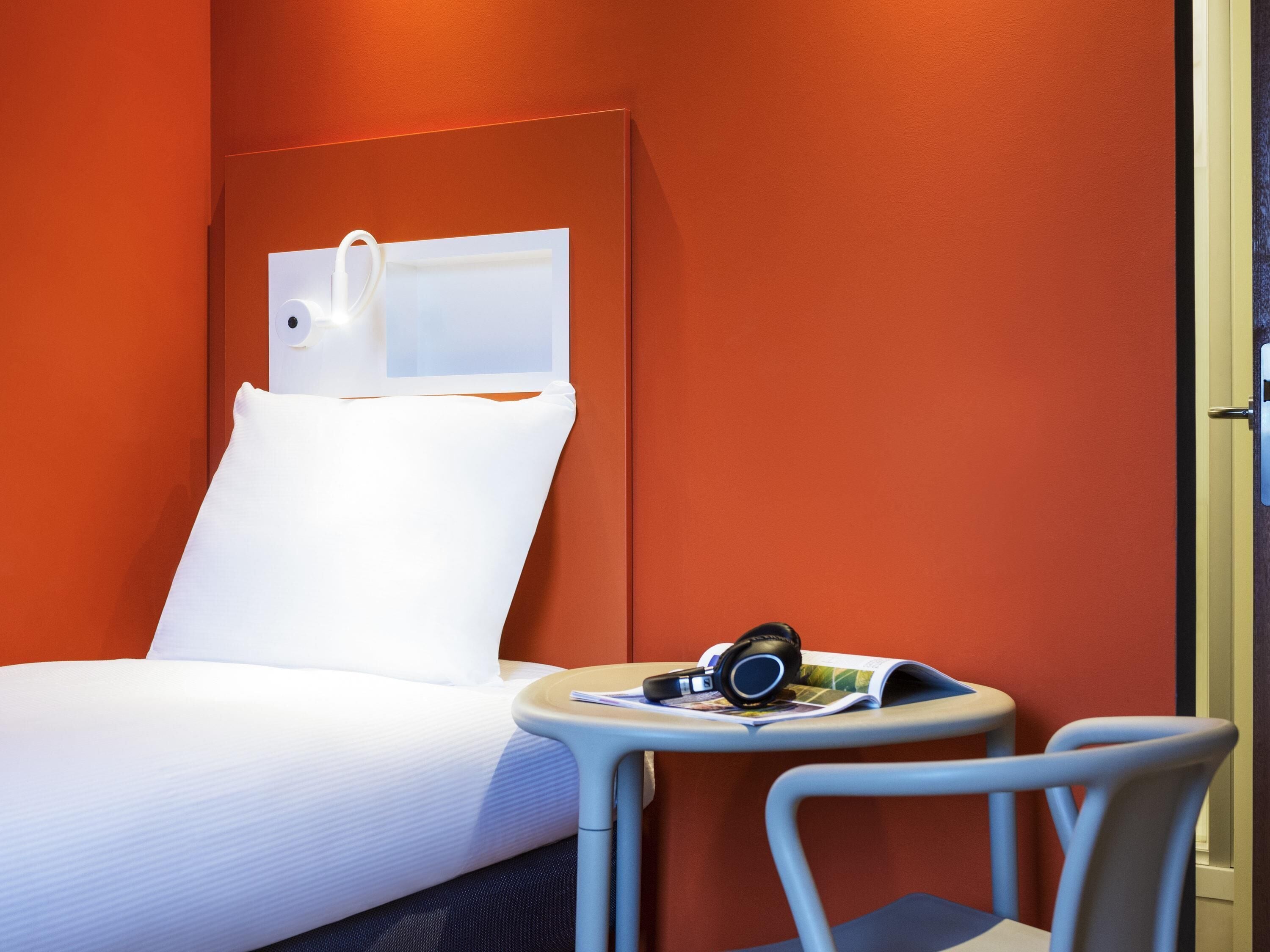 room, 2 single beds | hypo-allergenic bedding, desk, laptop workspace, soundproofing