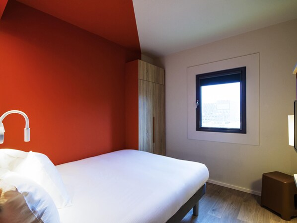 Doppelzimmer, Mehrere Betten | Allergikerbettwaren, Schreibtisch, laptopgeeigneter Arbeitsplatz
