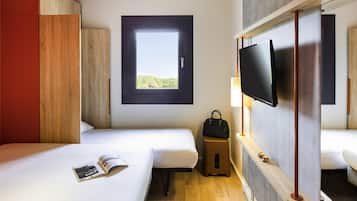 Double Room, Multiple Beds | Hypo-allergenic bedding, desk, laptop workspace, soundproofing
