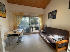 TV - Renovated Mezzanine Studio 4 Pers. 50m from Beach with Parking (Saint-Jean-de-Monts)