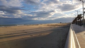 Una spiaggia nelle vicinanze