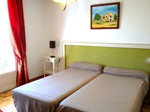 1 chambre, fer et planche Ă repasser, lit parapluie, Wi-Fi gratuit