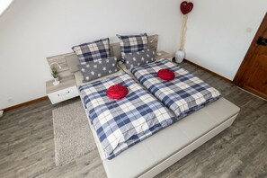 1 bedroom, desk, iron/ironing board, WiFi (free)