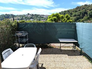 Outdoor dining - Provençal family house 3 rooms Swimming pool Parking Air conditioning 2 kms Sea (Villeneuve-Loubet)