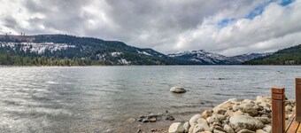 Condominio fronte lago con vista e facile accesso alla città e alle piste!