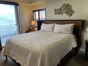 4 bedrooms, iron/ironing board, free WiFi, bed sheets - Harbour Pointe Luxury Condo-4 Bedrooms, 3 Baths..Incredible Views! (Pensacola)