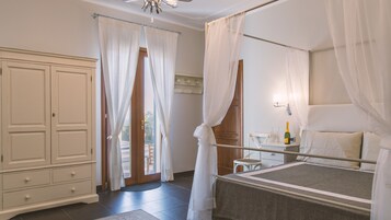 Premium bedding, minibar, individually decorated, individually furnished