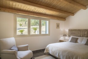 Hochwertige Bettwaren, Minibar, individuell dekoriert