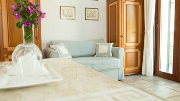 Premium bedding, minibar, individually decorated, individually furnished