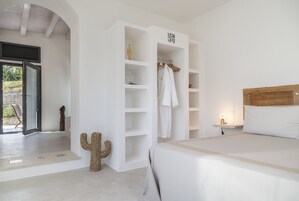 Premium bedding, minibar, individually decorated, individually furnished