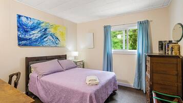 3 chambres, bureau, fer et planche Ă repasser, lit parapluie