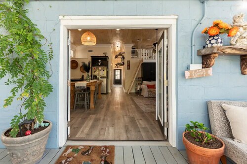 Chateau Royale, 5 STARS Havin Fun On Da Bayou, Downtown, 2BRM-2BATH+LOFT & Huge Deck! Pet Friendly!