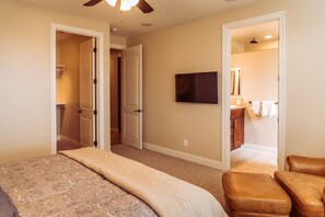 4 bedrooms, WiFi - Red Cloud Rendezvous - Brings You and Your Friends Together in Paso Robles! (Paso Robles)
