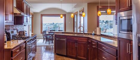 Microondas, lavavajillas, cafetera y tetera y tostadora