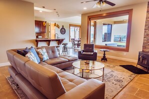 Smart TV - Red Cloud Rendezvous - Brings You and Your Friends Together in Paso Robles! (Paso Robles)