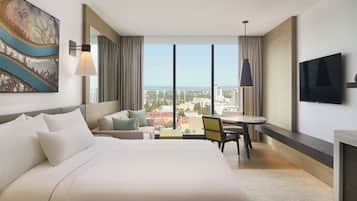 Premier Room, 1 King Bed, City View | Pillowtop beds, minibar, in-room safe, desk