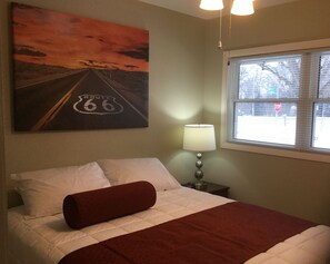 3 chambres, fer et planche à repasser, lit de bébé portatif
