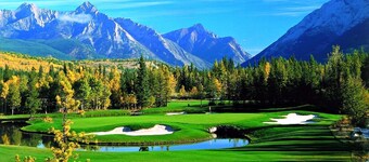 MTN Chalet: Year-round Pool w/Hot Tub, BBQ, AC; 2BR-2BA, Walk anywhere in 15 min