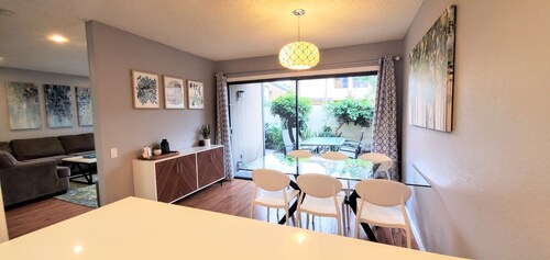Magic Mouse Vacation Rentals #1 ~ Best Condo Right Next to Disneyland ☆5 Stars☆