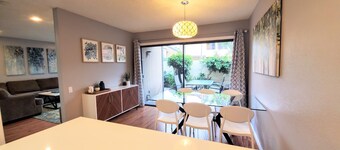 Magic Mouse Vacation Rentals #1 ~ Best Condo Right Next to Disneyland ☆5 Stars☆