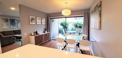 Magic Mouse Vacation Rentals #1 ~ Best Condo Right Next to Disneyland ☆5 Stars☆