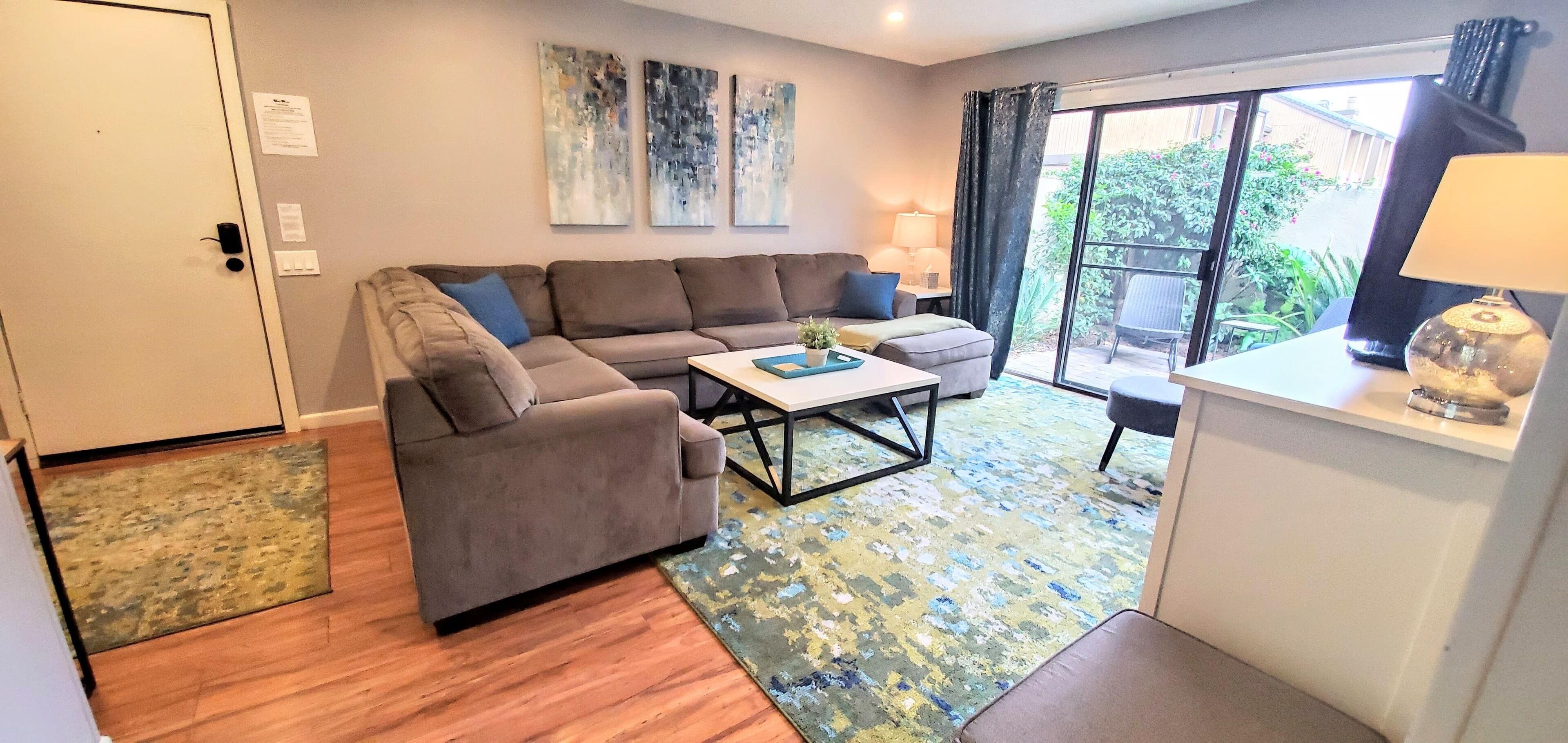 Magic Mouse Vacation Rentals #1 ~ Best Condo Right Next To Disneyland 5 Stars - Anaheim, CA