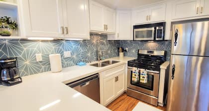Magic Mouse Vacation Rentals #1 ~ Best Condo Right Next to Disneyland ☆5 Stars☆