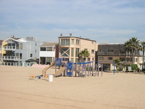 Children’s area - Oceanfront House Surfside Colony-Private Guard Gated Beach Community (Seal Beach)