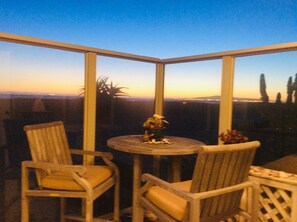 Outdoor dining - Oceanfront House Surfside Colony-Private Guard Gated Beach Community (Seal Beach)