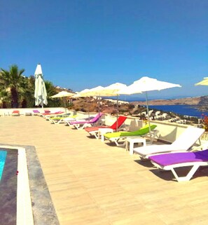 Seasonal outdoor pool, open 8 AM to 6:30 PM, pool umbrellas